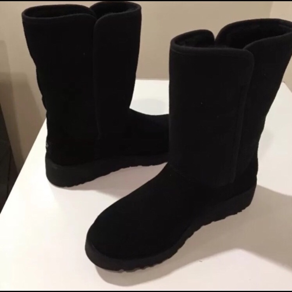 New UGG Amie black suede short boots